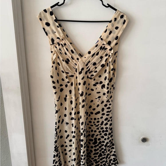 Realisation Par Elton John Cream Leopard Dot V-Neck Dress - Picture 2 of 4